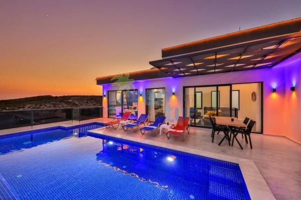 Kalkan Patara Bölgesinde 4 Kişilik Lüks Tatil Villası