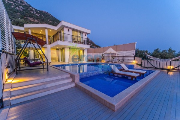 Kalkan Sarnıç Başı Mevkiinde 6 Kişilik Manzaralı Muhafazakar Villa