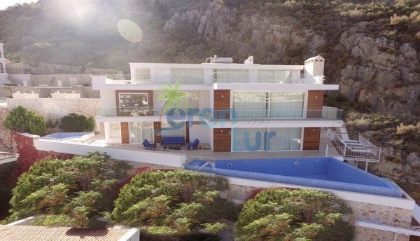 Kalkan Kışla Mevkiinde 12 Kişilik Lüks Tatil Villası