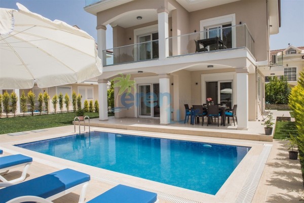 Fethiye Çalış Plajı Mevkiinde Doğa İçerisinde Kiralık Villa